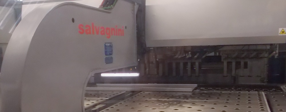 Panneauteuse Salvagnini avec pièce pliée