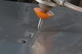 Découpe jet d'eau pour produire des pièces élaborées.